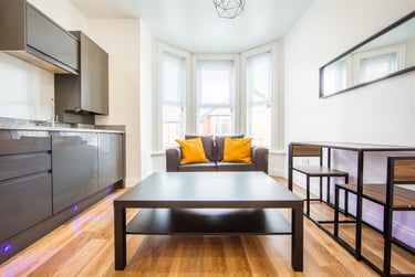 2 bed flat, 74-76, Queens Road, Jesmond, Newcastle, NE22PR - Image 2